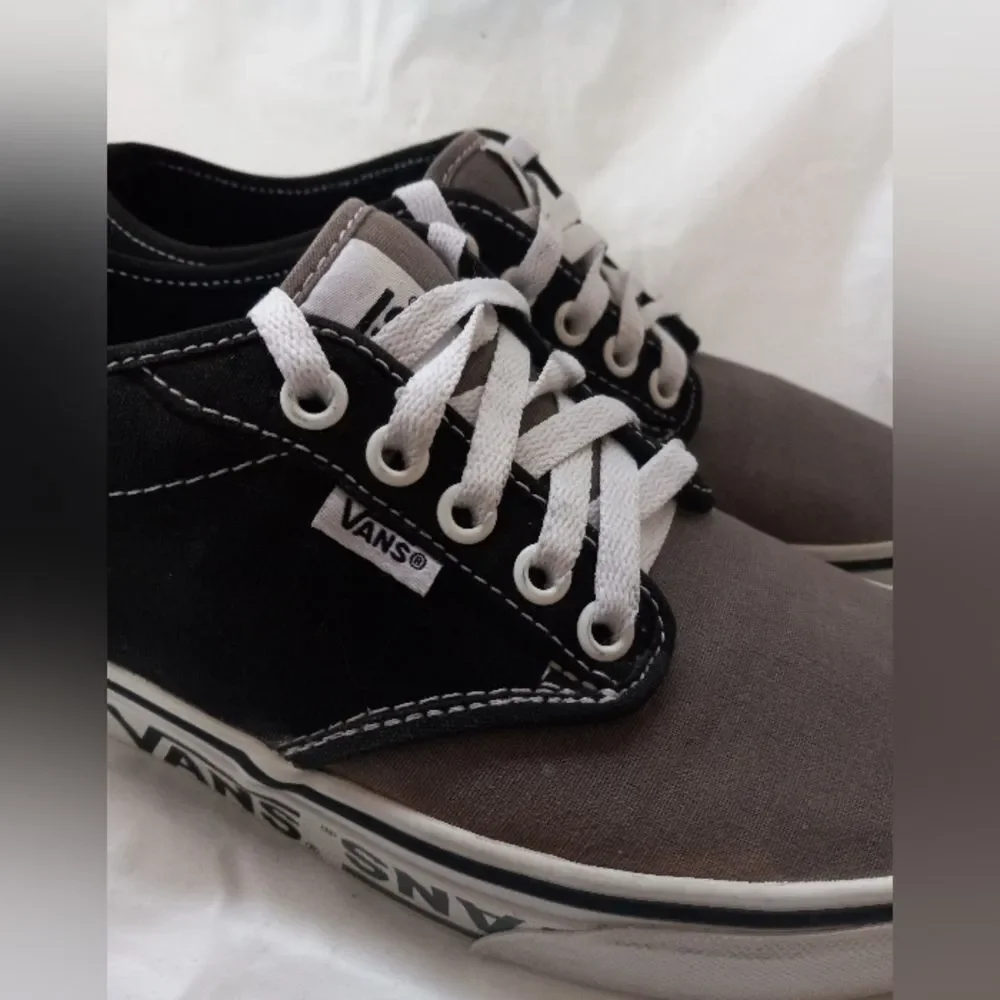 Vans Man's Atwood Sidewall Logo Grey/Black Skate Canvas Sneakers Size 7